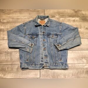 Vintage Levis Levi’s Red Tag Denim Jean Barn Trucker Jacket Coat Men Size Medium